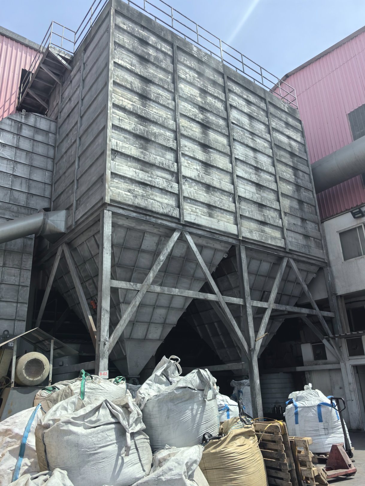 Welk type industriële stofafscheider is geschikt voor cementfabrieken? Het materiaal van de filterzak in de stofafscheider van het zaktype van de cementfabriek.